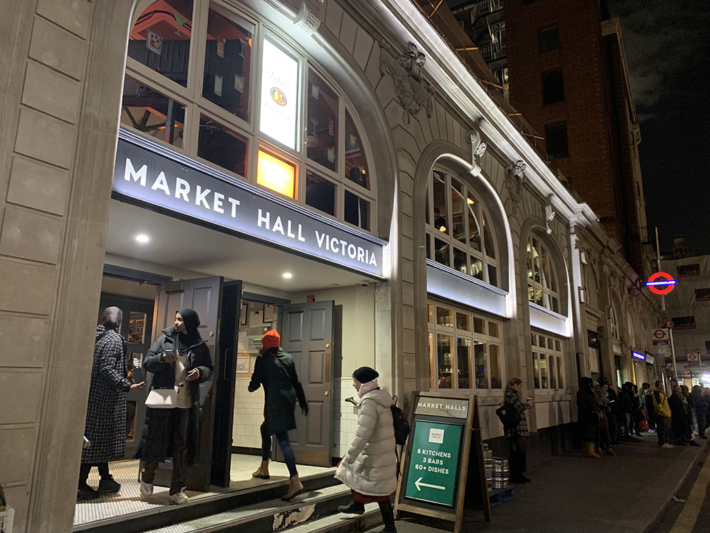 15 Best Food Markets in London [By a Local Foodie!]